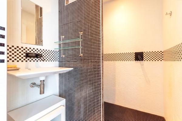 MAISON D’ARCHITECTE AU TAILLAN-MÉDOC PLAIN-PIED DE 210 m² • PISCINE • EN BORDURE DE FORÊT