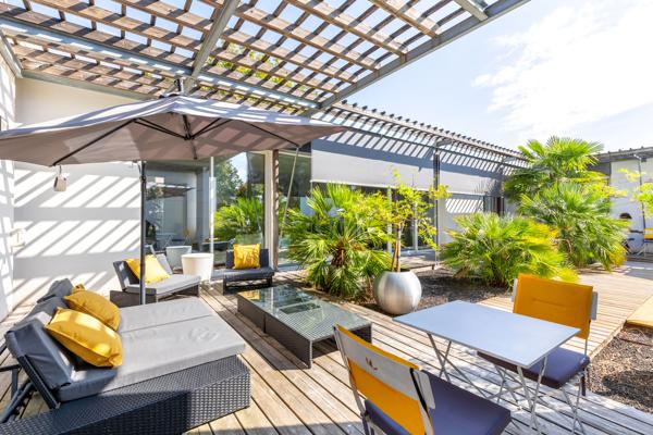 MAISON D’ARCHITECTE AU TAILLAN-MÉDOC PLAIN-PIED DE 210 m² • PISCINE • EN BORDURE DE FORÊT