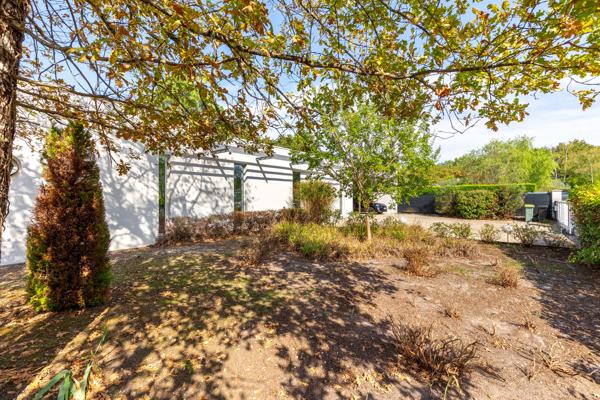 MAISON D’ARCHITECTE AU TAILLAN-MÉDOC PLAIN-PIED DE 210 m² • PISCINE • EN BORDURE DE FORÊT