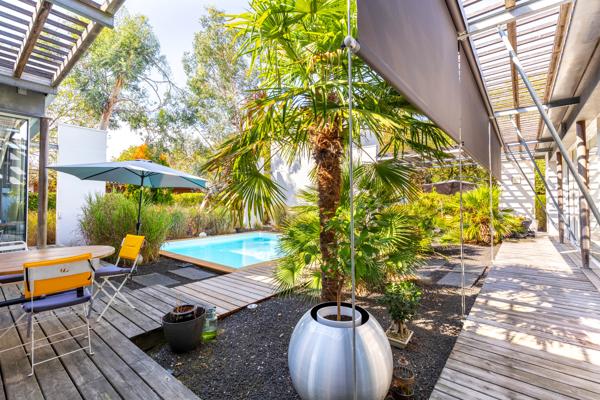 MAISON D’ARCHITECTE AU TAILLAN-MÉDOC PLAIN-PIED DE 210 m² • PISCINE • EN BORDURE DE FORÊT