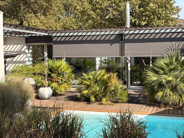 MAISON D’ARCHITECTE AU TAILLAN-MÉDOC PLAIN-PIED DE 210 m² • PISCINE • EN BORDURE DE FORÊT