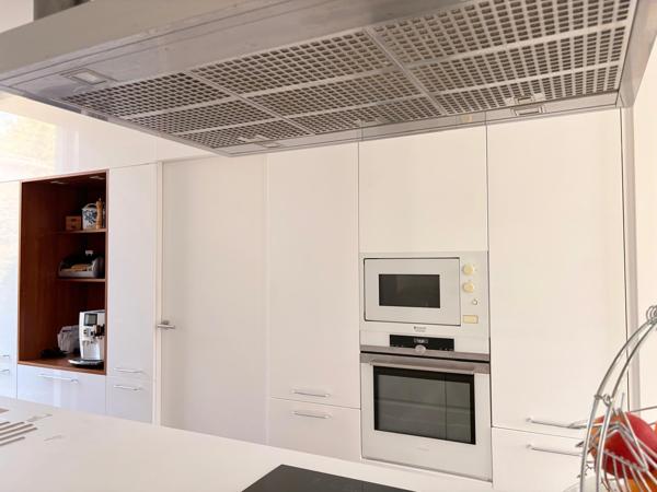 MAISON D’ARCHITECTE AU TAILLAN-MÉDOC PLAIN-PIED DE 210 m² • PISCINE • EN BORDURE DE FORÊT