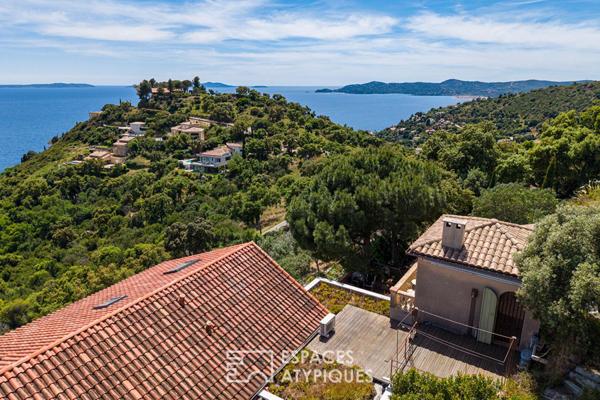 Maison entre ciel et mer avec vue contemplative