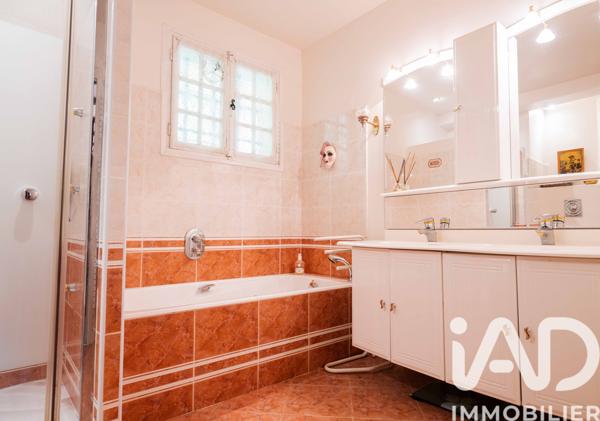 Maison à vendre 6 pièces 200 m² Fontaine-de-Vaucluse