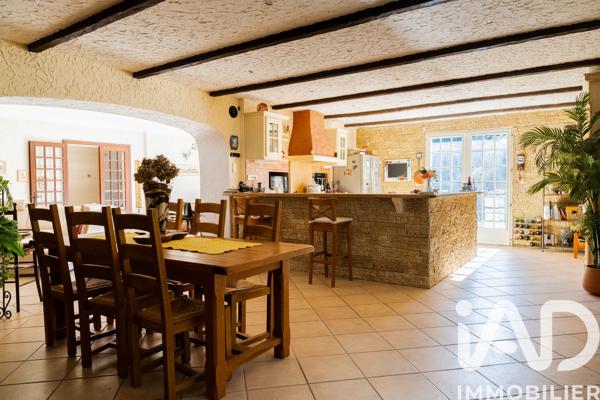 Maison à vendre 6 pièces 200 m² Fontaine-de-Vaucluse