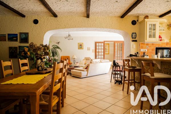 Maison à vendre 6 pièces 200 m² Fontaine-de-Vaucluse