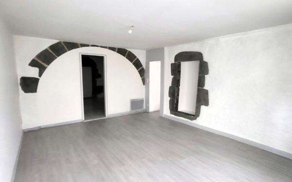 Appartement à vendre    2 pièces • 55 m2 Saint-Flour