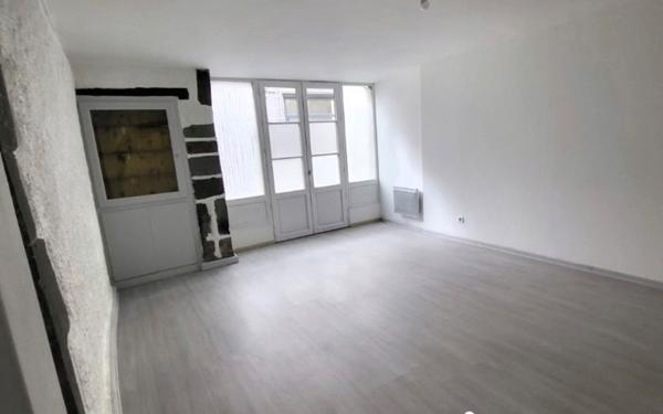 Appartement à vendre    2 pièces • 55 m2 Saint-Flour
