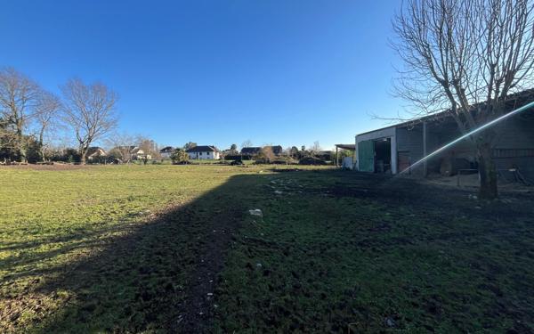 Maison à vendre    2 pièces • 250 m2 Morlaàs