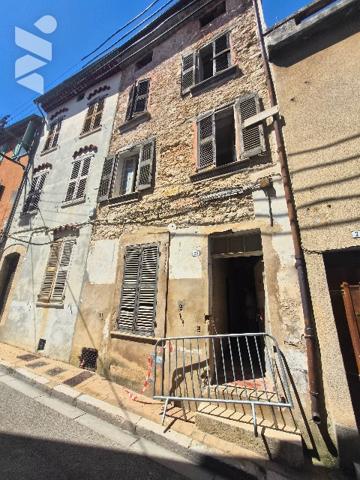 Cabasse – Maison de village à rénover avec fort potentiel et toiture neuve