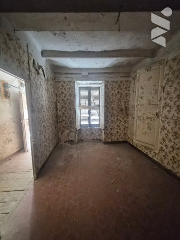 Cabasse – Maison de village à rénover avec fort potentiel et toiture neuve