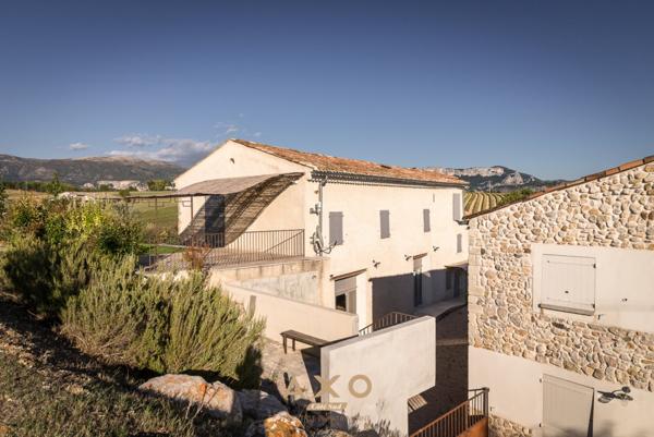 EXCLUSIVITE - MOUSTIERS SAINTE MARIE - GITES DE CHARME - CORPS DE FERME DU XIX EME - 560 M2 - 3 BATIS - TERRAIN 6640 M2 - VUE - 1295000