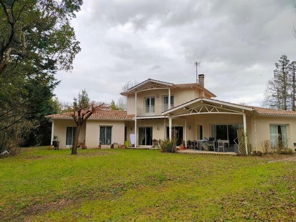 MAISON "ÉCONOME " - 240 m² - 8 PIECES - GARAGE DOUBLE - TERRAIN  3574 m²