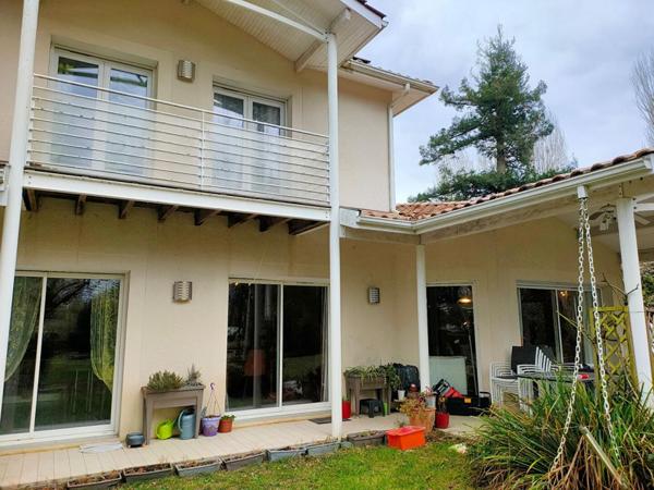 MAISON "ÉCONOME " - 240 m² - 8 PIECES - GARAGE DOUBLE - TERRAIN  3574 m²