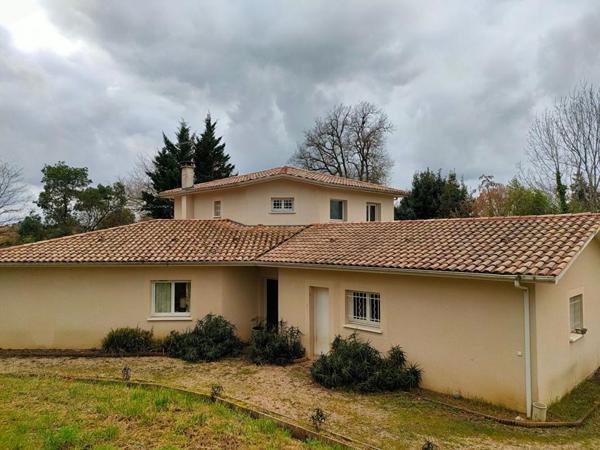 MAISON "ÉCONOME " - 240 m² - 8 PIECES - GARAGE DOUBLE - TERRAIN  3574 m²