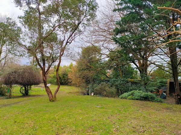 MAISON "ÉCONOME " - 240 m² - 8 PIECES - GARAGE DOUBLE - TERRAIN  3574 m²