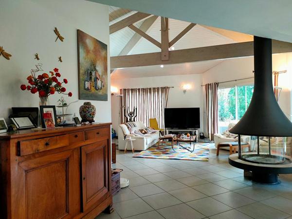 MAISON "ÉCONOME " - 240 m² - 8 PIECES - GARAGE DOUBLE - TERRAIN  3574 m²