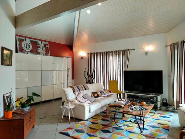 MAISON "ÉCONOME " - 240 m² - 8 PIECES - GARAGE DOUBLE - TERRAIN  3574 m²