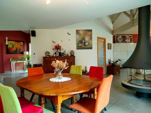 MAISON "ÉCONOME " - 240 m² - 8 PIECES - GARAGE DOUBLE - TERRAIN  3574 m²