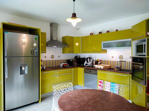 MAISON "ÉCONOME " - 240 m² - 8 PIECES - GARAGE DOUBLE - TERRAIN  3574 m²