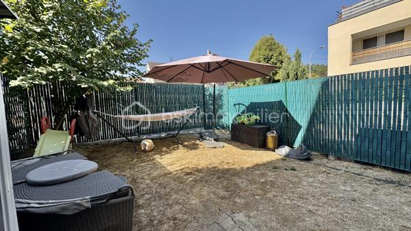 Seulement chez BSK IMMOBILIER!!!! COUP DE COEUR ASSURÉ!!!

Venez découvrir un appartement  de type F3 avec jardin sans travaux dans une ville dynamique? Ce bien situé aux Blanc-Mesnil (93150) est fait pour vous !
Dans une belle résidence de 2019 est idéalement situé à deux pas des commerces, écoles et des transports en commun, et qui vous permettra d'avoir un accès rapide et facile aux grands axes routiers.
Ce bel appartement se compose d'une entrée, d'un séjour/cuisine aménagée et équipée donnant sur un jardin, 2 belles chambres, une salle de bain, un WC séparé. 
Pour compléter ce lien une place de parking en extérieur.

Les Plus +++:
- Proche de toutes les commodités 
- 1 Place de parking en extérieur
- Cuisine Aménagée et équipée
- Aucun travaux
- Immeuble de 2019
- Jardin

Pour plus de renseignement n'hésitez pas à me contacter!!!!