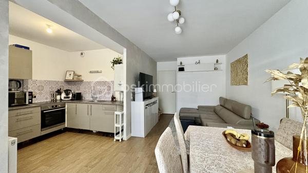 Seulement chez BSK IMMOBILIER!!!! COUP DE COEUR ASSURÉ!!!

Venez découvrir un appartement  de type F3 avec jardin sans travaux dans une ville dynamique? Ce bien situé aux Blanc-Mesnil (93150) est fait pour vous !
Dans une belle résidence de 2019 est idéalement situé à deux pas des commerces, écoles et des transports en commun, et qui vous permettra d'avoir un accès rapide et facile aux grands axes routiers.
Ce bel appartement se compose d'une entrée, d'un séjour/cuisine aménagée et équipée donnant sur un jardin, 2 belles chambres, une salle de bain, un WC séparé. 
Pour compléter ce lien une place de parking en extérieur.

Les Plus +++:
- Proche de toutes les commodités 
- 1 Place de parking en extérieur
- Cuisine Aménagée et équipée
- Aucun travaux
- Immeuble de 2019
- Jardin

Pour plus de renseignement n'hésitez pas à me contacter!!!!