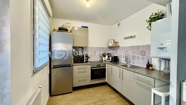Seulement chez BSK IMMOBILIER!!!! COUP DE COEUR ASSURÉ!!!

Venez découvrir un appartement  de type F3 avec jardin sans travaux dans une ville dynamique? Ce bien situé aux Blanc-Mesnil (93150) est fait pour vous !
Dans une belle résidence de 2019 est idéalement situé à deux pas des commerces, écoles et des transports en commun, et qui vous permettra d'avoir un accès rapide et facile aux grands axes routiers.
Ce bel appartement se compose d'une entrée, d'un séjour/cuisine aménagée et équipée donnant sur un jardin, 2 belles chambres, une salle de bain, un WC séparé. 
Pour compléter ce lien une place de parking en extérieur.

Les Plus +++:
- Proche de toutes les commodités 
- 1 Place de parking en extérieur
- Cuisine Aménagée et équipée
- Aucun travaux
- Immeuble de 2019
- Jardin

Pour plus de renseignement n'hésitez pas à me contacter!!!!