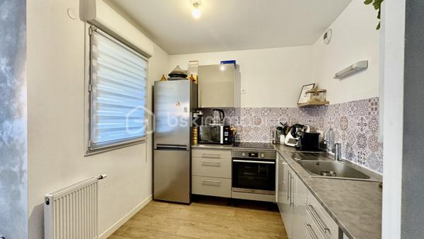 Seulement chez BSK IMMOBILIER!!!! COUP DE COEUR ASSURÉ!!!

Venez découvrir un appartement  de type F3 avec jardin sans travaux dans une ville dynamique? Ce bien situé aux Blanc-Mesnil (93150) est fait pour vous !
Dans une belle résidence de 2019 est idéalement situé à deux pas des commerces, écoles et des transports en commun, et qui vous permettra d'avoir un accès rapide et facile aux grands axes routiers.
Ce bel appartement se compose d'une entrée, d'un séjour/cuisine aménagée et équipée donnant sur un jardin, 2 belles chambres, une salle de bain, un WC séparé. 
Pour compléter ce lien une place de parking en extérieur.

Les Plus +++:
- Proche de toutes les commodités 
- 1 Place de parking en extérieur
- Cuisine Aménagée et équipée
- Aucun travaux
- Immeuble de 2019
- Jardin

Pour plus de renseignement n'hésitez pas à me contacter!!!!