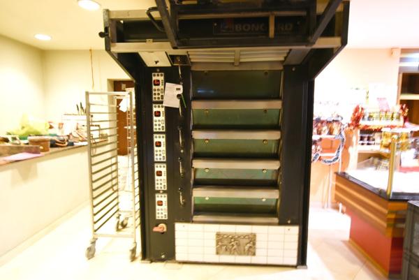 Fonds de commerce à vendre proche de STRASBOURG (67) : Boulangerie Pâtisserie Traiteur - Emplacement n° 1 - 80 m2 - Flux voitures + 20 000 / J - 2 places minute.