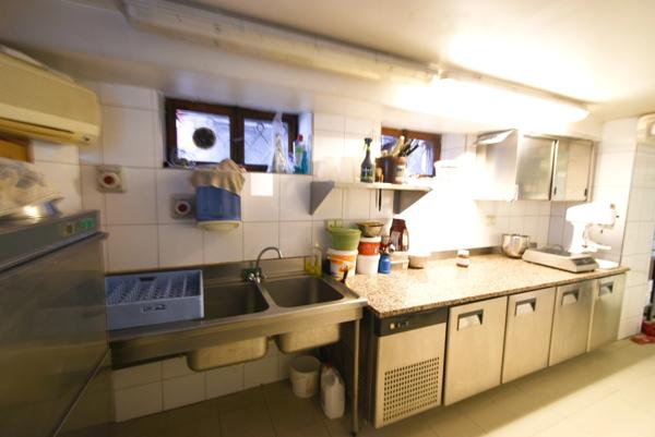 Fonds de commerce à vendre proche de STRASBOURG (67) : Boulangerie Pâtisserie Traiteur - Emplacement n° 1 - 80 m2 - Flux voitures + 20 000 / J - 2 places minute.