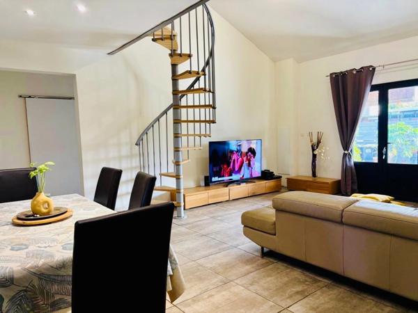 À vendre – Maison F5 de 135 m² sur 692 m² de terrain – Piscine – Saint-André (974)