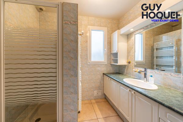 Maison Vert Saint Denis 6 pièces 130.7 m2 avec chambre au REZ-DE-CHAUSSEE