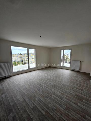 Appartement 4 pièces avec terrasse et parking à louer à CARRIERES SOUS POISSY (78)