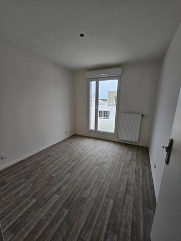 Appartement 4 pièces avec terrasse et parking à louer à CARRIERES SOUS POISSY (78)