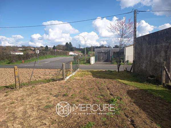 Terrain constructible 1 048 m² – Proche commerces – Civray