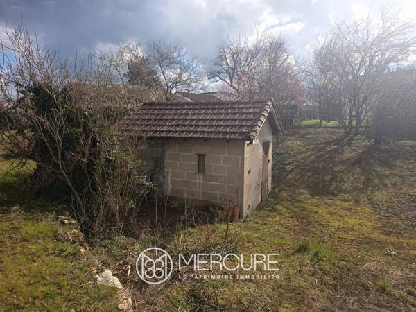 Terrain constructible 1 048 m² – Proche commerces – Civray