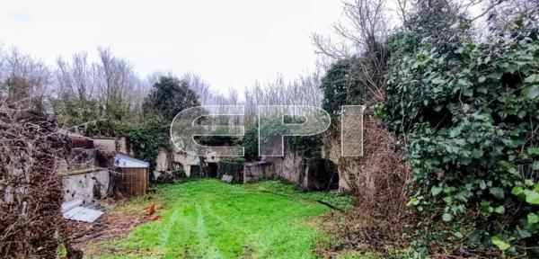 Maison de 110 m² à Chalais, avec de nombreuses dépendances