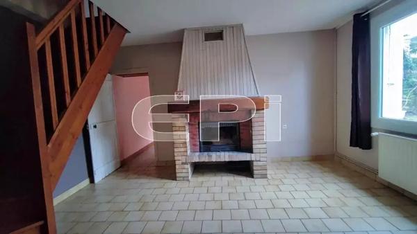 Maison de 110 m² à Chalais, avec de nombreuses dépendances