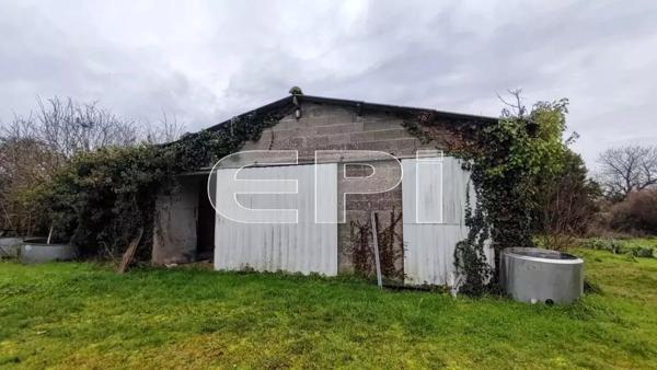 Maison de 110 m² à Chalais, avec de nombreuses dépendances