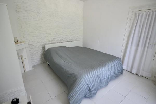 Une maison en pierre avec boulodrome, club house et 2 gîtes à proximité d'Eymet
