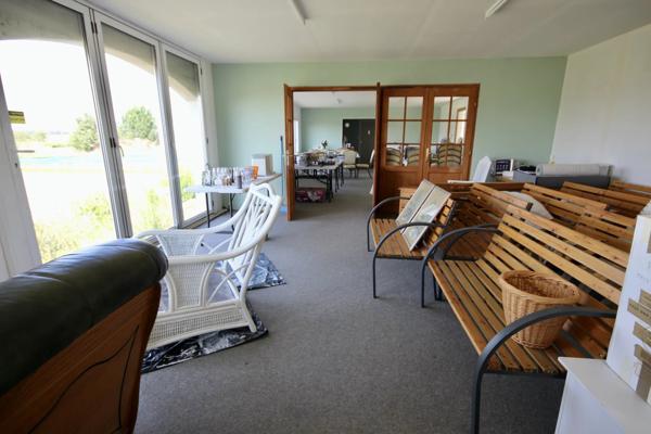 Une maison en pierre avec boulodrome, club house et 2 gîtes à proximité d'Eymet