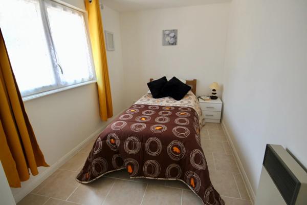 Une maison en pierre avec boulodrome, club house et 2 gîtes à proximité d'Eymet
