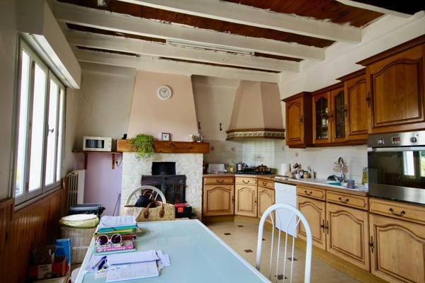 Une maison en pierre avec boulodrome, club house et 2 gîtes à proximité d'Eymet