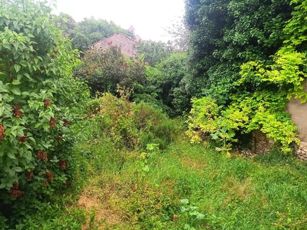 Vente maison de ville Chauvigny (86300), 150.00m² avec 5 pièce(s) dont 3 chambre(s) sur 350.00m² de terrain. La Bruyere Immobilier