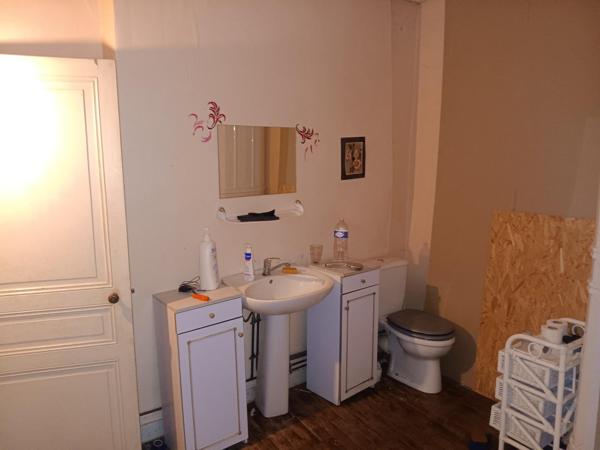 Vente maison de ville Chauvigny (86300), 150.00m² avec 5 pièce(s) dont 3 chambre(s) sur 350.00m² de terrain. La Bruyere Immobilier