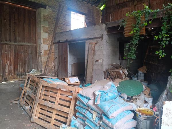Vente maison de ville Chauvigny (86300), 150.00m² avec 5 pièce(s) dont 3 chambre(s) sur 350.00m² de terrain. La Bruyere Immobilier