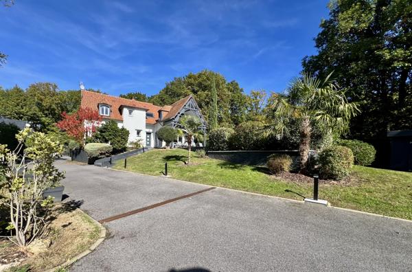 Marcoussis (91460) Propriété d'exception de 342m2 au sol -2 maisons sur la butte de Marcoussis- Piscine- Terrain de 3279m2