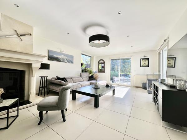 Marcoussis (91460) Propriété d'exception de 342m2 au sol -2 maisons sur la butte de Marcoussis- Piscine- Terrain de 3279m2