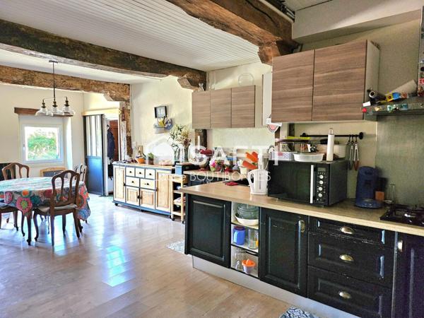 Maisons de caractère de 1700 avec cachet et pigeonnier