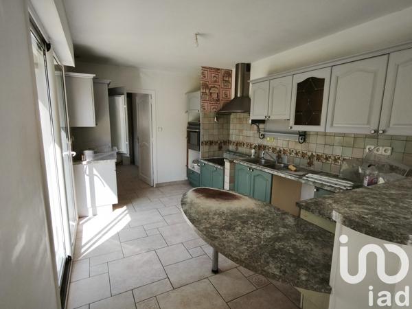 Maison 15 pièces de 445 m² à Rochecorbon (37210)